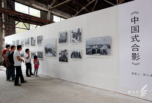 平遙攝影節(jié)柴油機(jī)廠展區(qū)現(xiàn)場(chǎng)直擊 中國(guó)式合影的定格瞬間